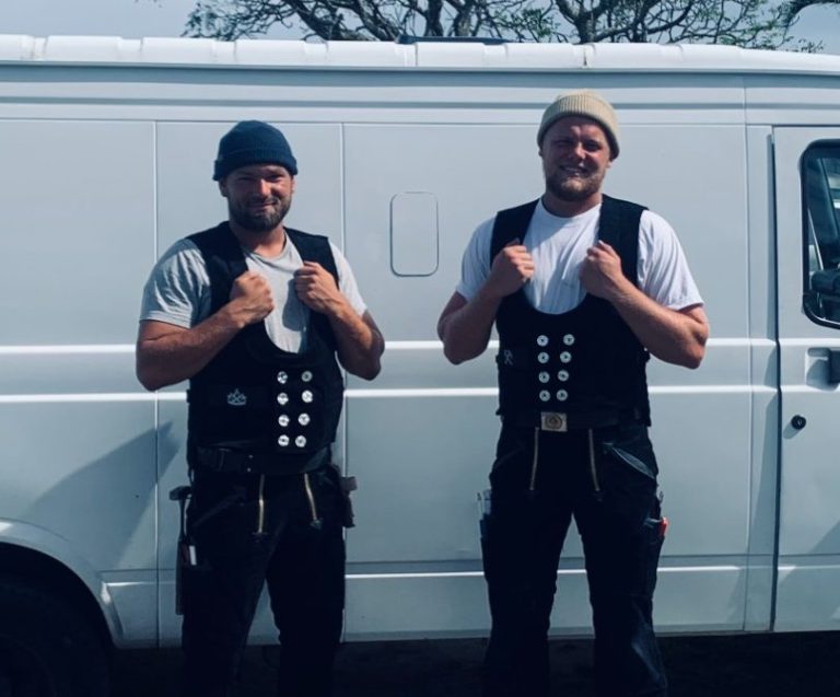 Zwei Handwerksmeister Meisterbetrieb Zimmerei Weise und Meisterbetrieb Dachdecker Krüger